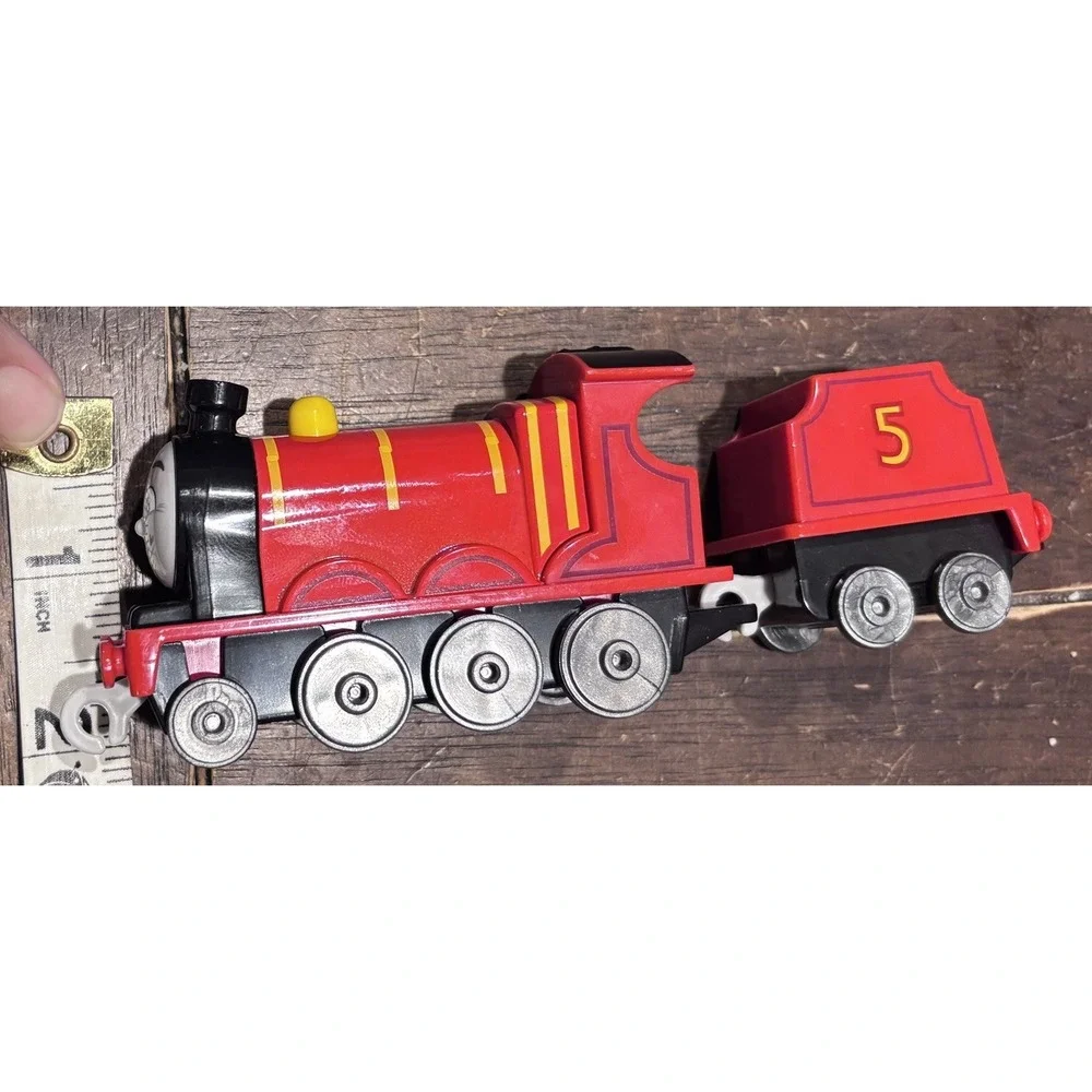 Thomas & Friends TrackMaster‎ Thomas Engines Go Motorized James Push along 2021